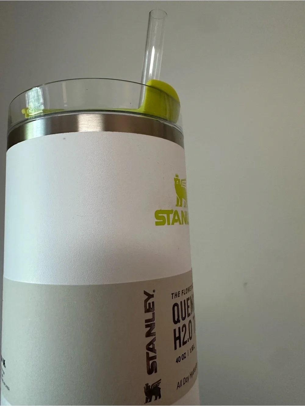 Stanley 40 oz. White Tumbler with Neon yellow Handle NWT - Picture 4 of 8